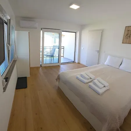 아파트 Erika's - House