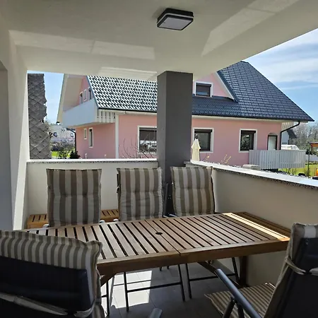 Lägenhet Erika's - House Šenčur