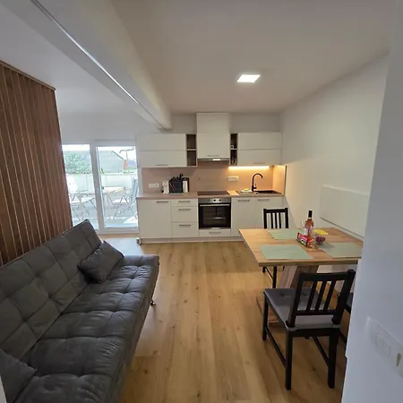 Erika's - House Lägenhet Šenčur